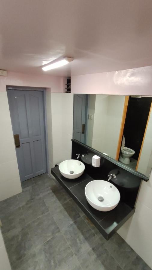 Nomad'S Hub - Best Value Co-Living Hostel Cebu Esterno foto