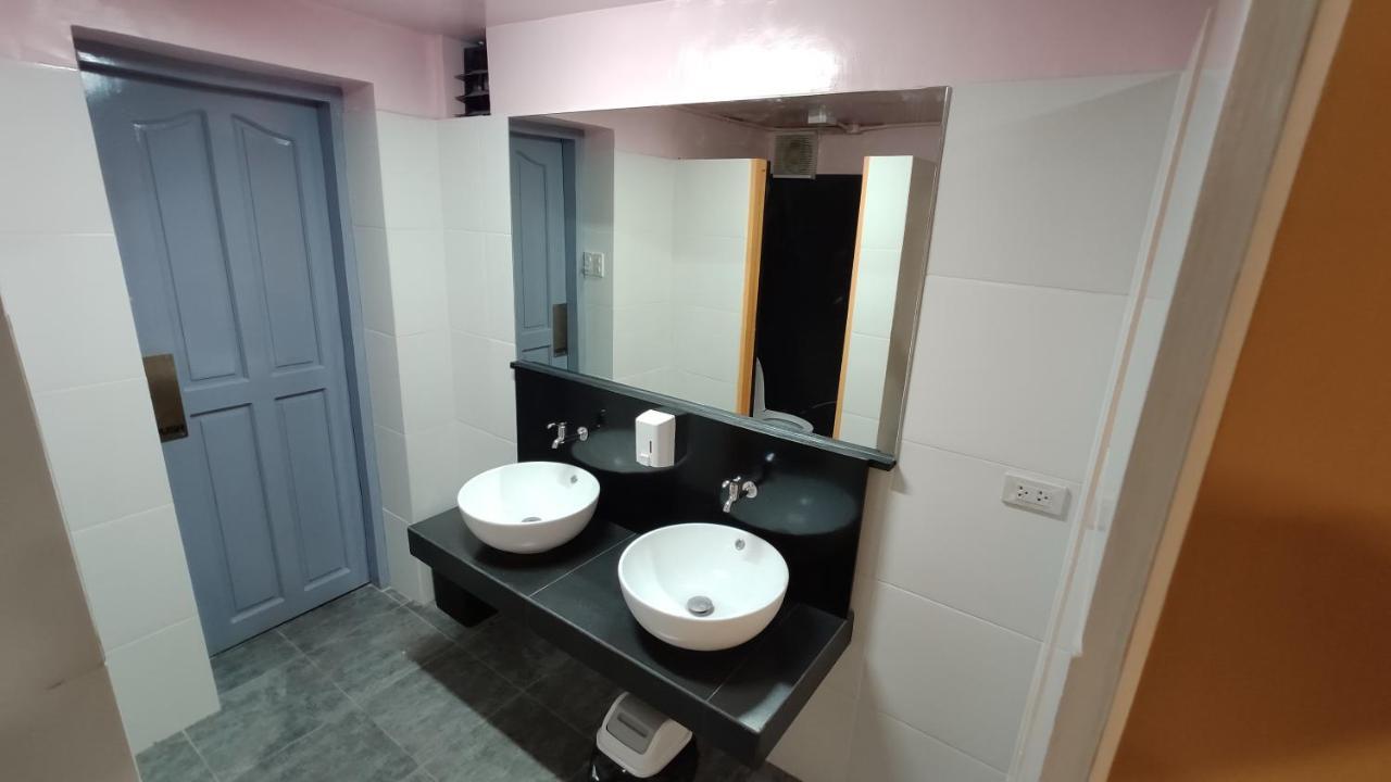 Nomad'S Hub - Best Value Co-Living Hostel Cebu Esterno foto