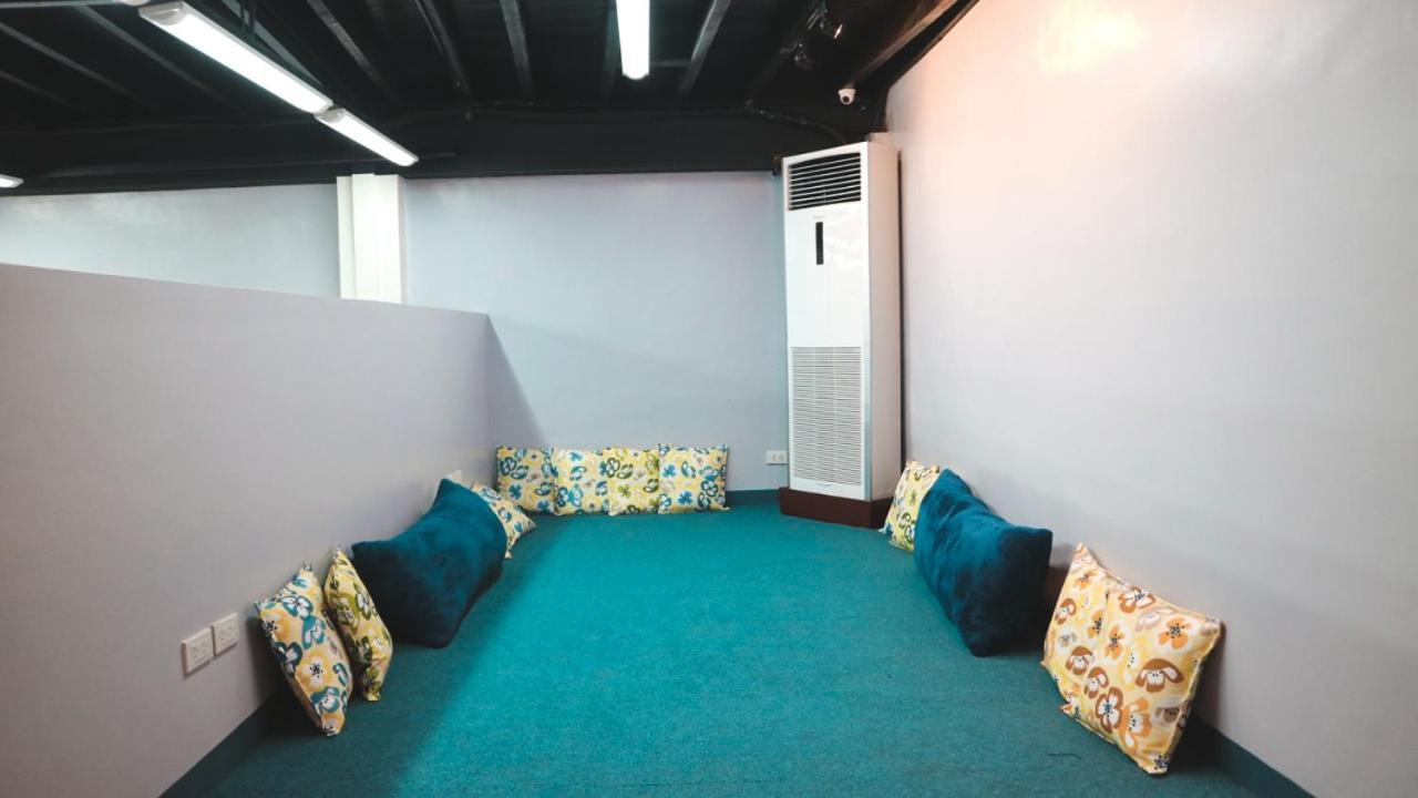 Nomad'S Hub - Best Value Co-Living Hostel Cebu Esterno foto